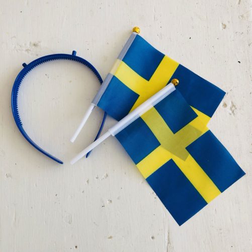 Diadem Sverige flaggor. Roligt diadem med sverige flaggor till vuxen och barn.