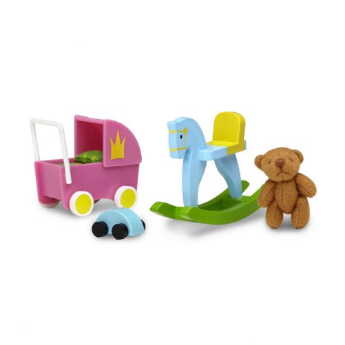 Dockskåp tillbehör. Miniatyr leksaker till dockskåp. Lundbyskalan 1:18. Miniatyrer leksaker set med dockvagn, gungstol, nalle, leksaksbil. LillaFilur.se