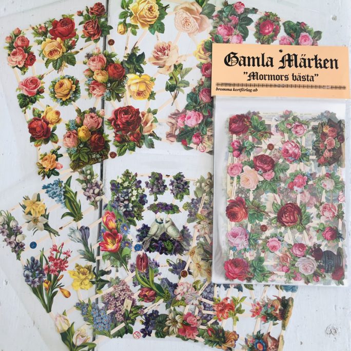 Gamla bokmärken mormors bästa med blommor. Paket med 5 ark bokmärken med gammeldags blom motiv. Köp bokmärken och bokmärkesalbum på LillaFilur.se