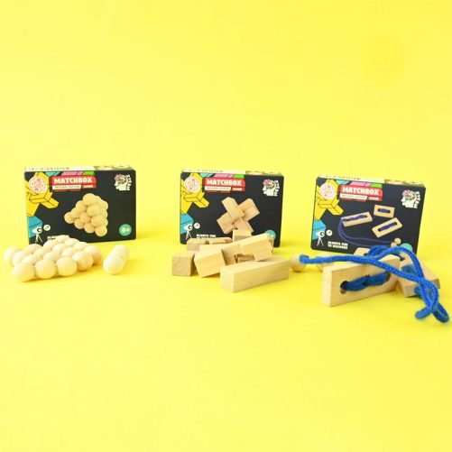 Iqpussel i trä. Olika sorters pussel knep och knåp. Köp iq spel på LillaFilur.se